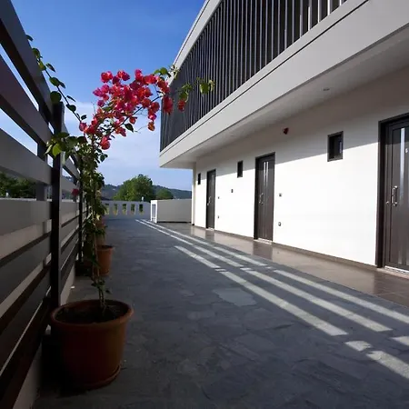 アパートホテル Thalassa Boutique 2*