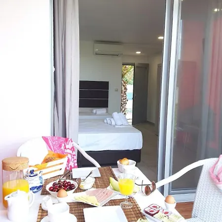 アパートホテル Thalassa Boutique